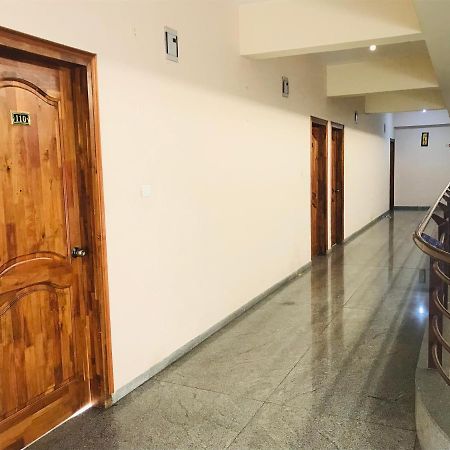 Staymaker Prakash International Gonikoppal Esterno foto