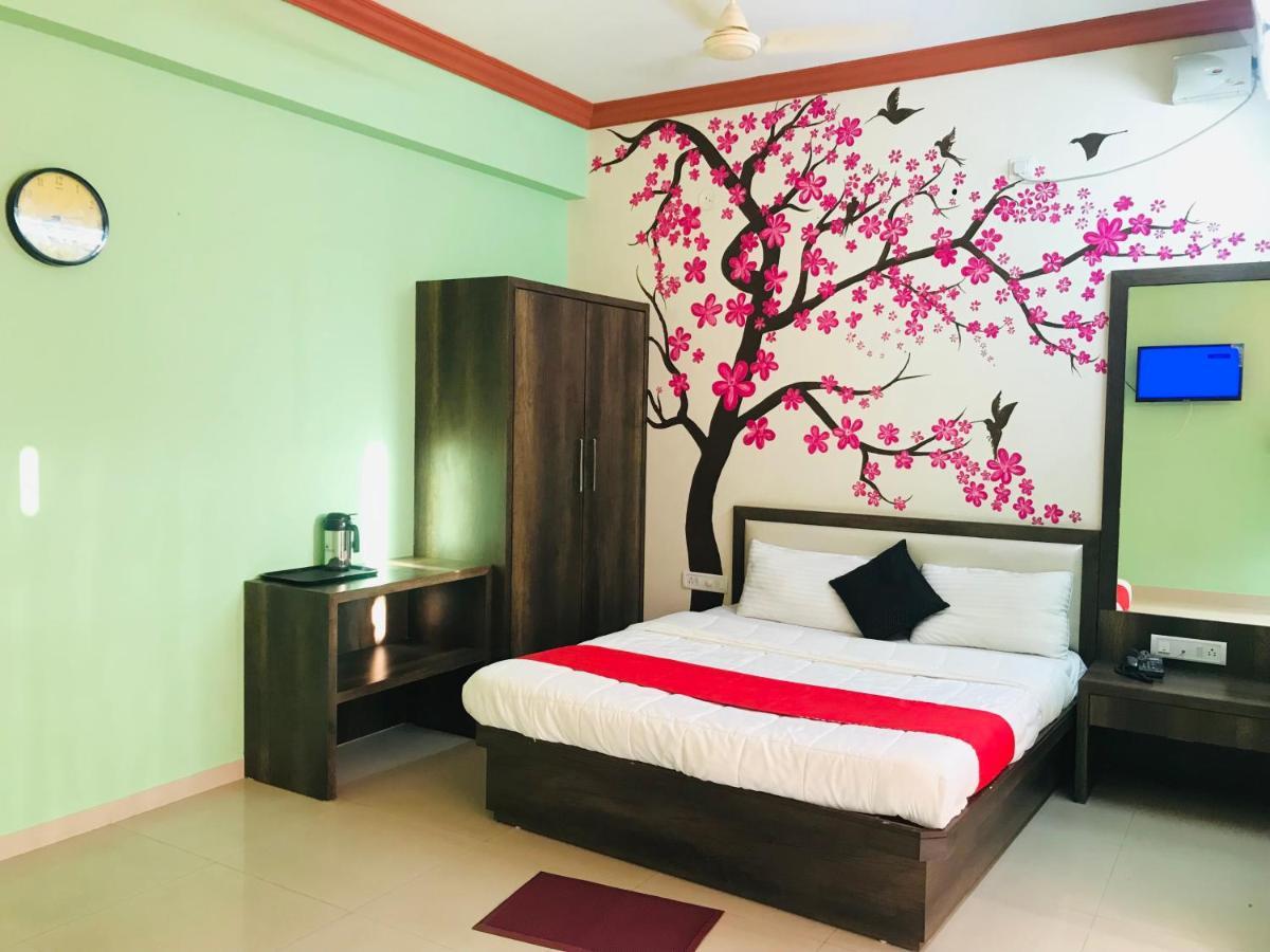 Staymaker Prakash International Gonikoppal Esterno foto