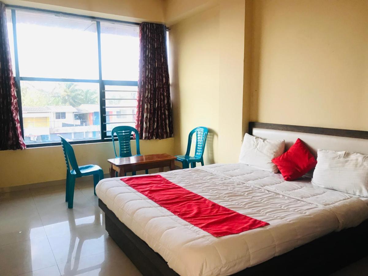 Staymaker Prakash International Gonikoppal Esterno foto